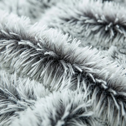 Plaid fausse fourrure imitation loup doux et chaud - Vue 2 - Plaid